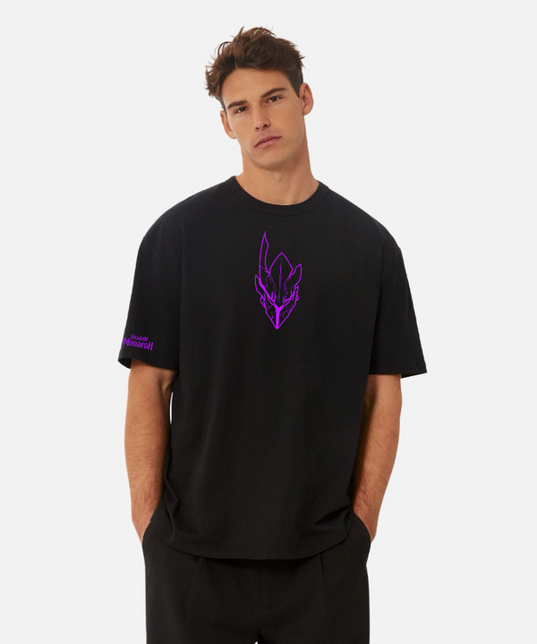 Unisex Oversized Tee with Shadow Monarch’s Artwork, showing the main character emerging from shadows